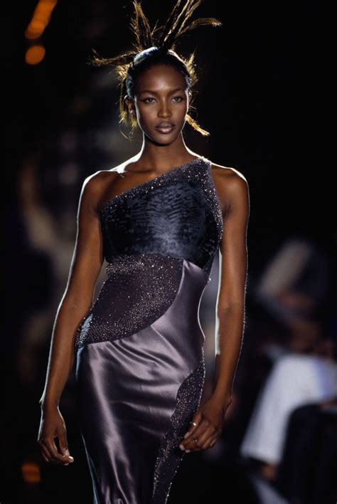 versace brautkleid naomi campbell